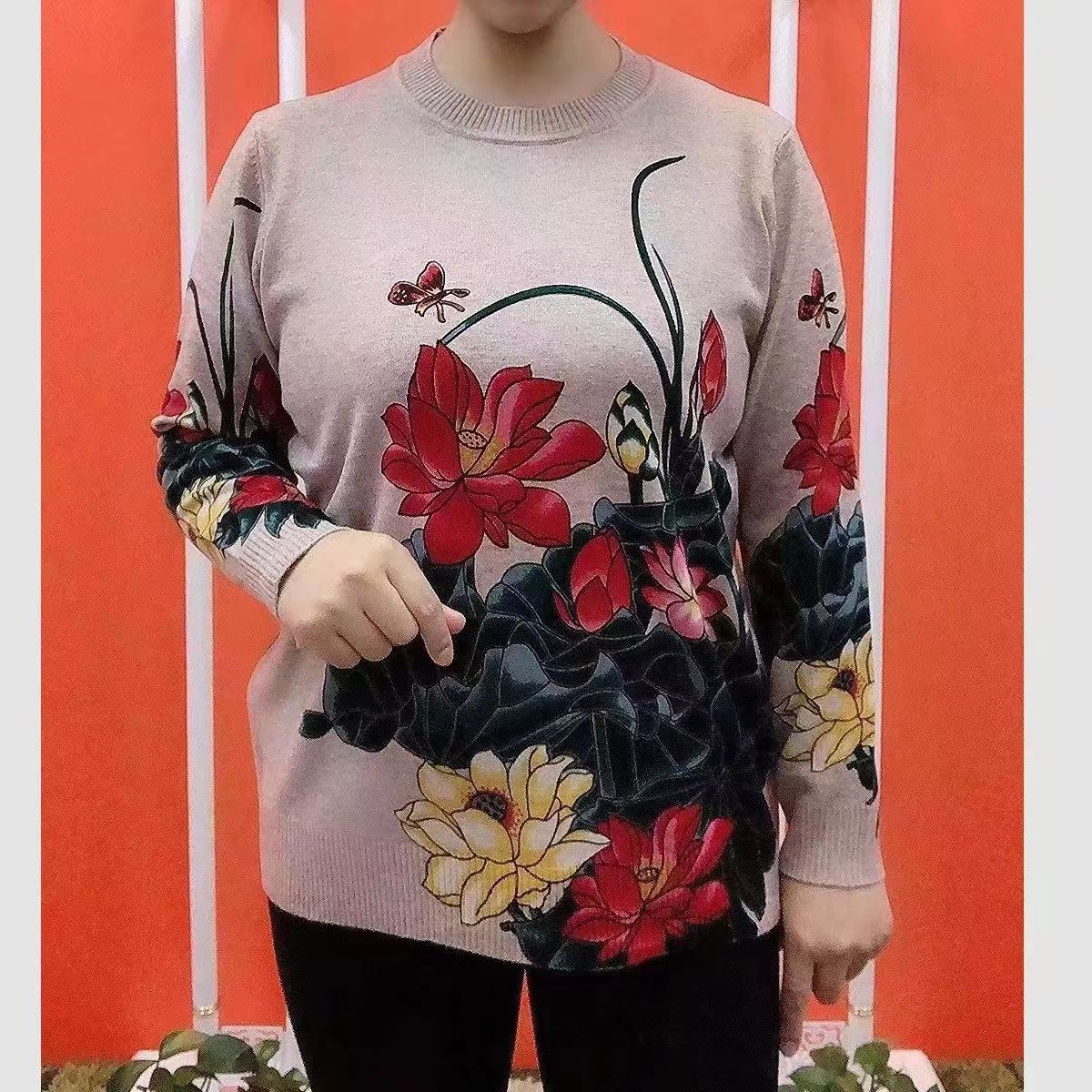 ⛄❄️【M-4XL】Nyomott mintás divatos alap póló, középkorú és idősebb nőknek, puha és kényelmes