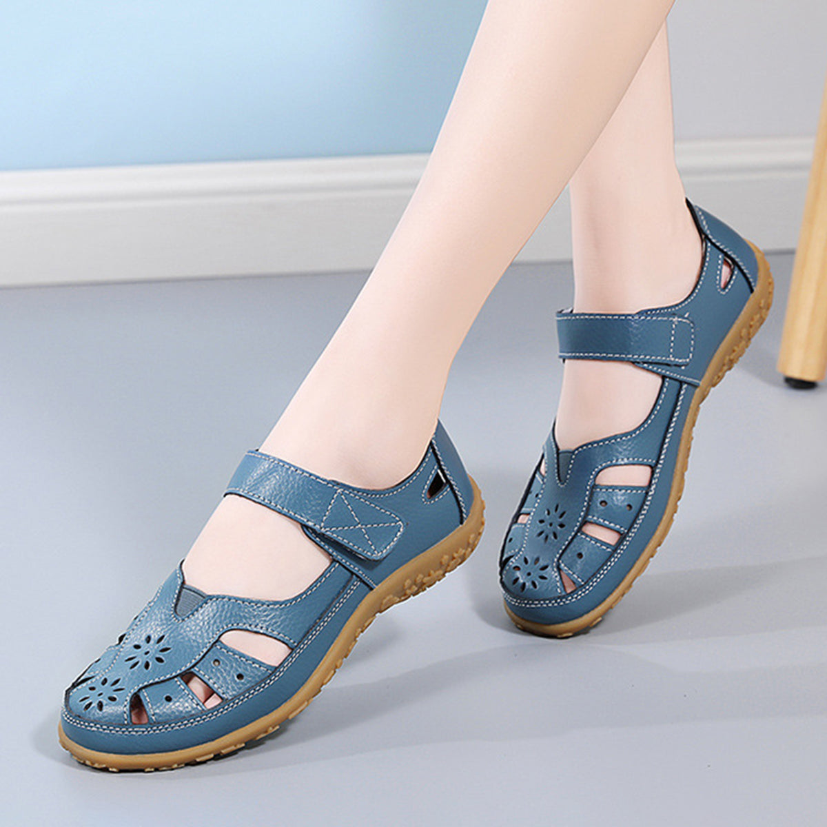 👡【36-42 méret】Női elegáns és kényelmes lapos ortopéd szandál, puha valódi bőrből, kényelmes és légáteresztő.