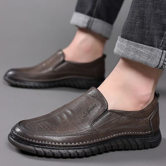 👞【39-44-es méret】2026 Férfi bőrcipő, egyszerű és praktikus, puha talpú, csúszásmentes és lélegző